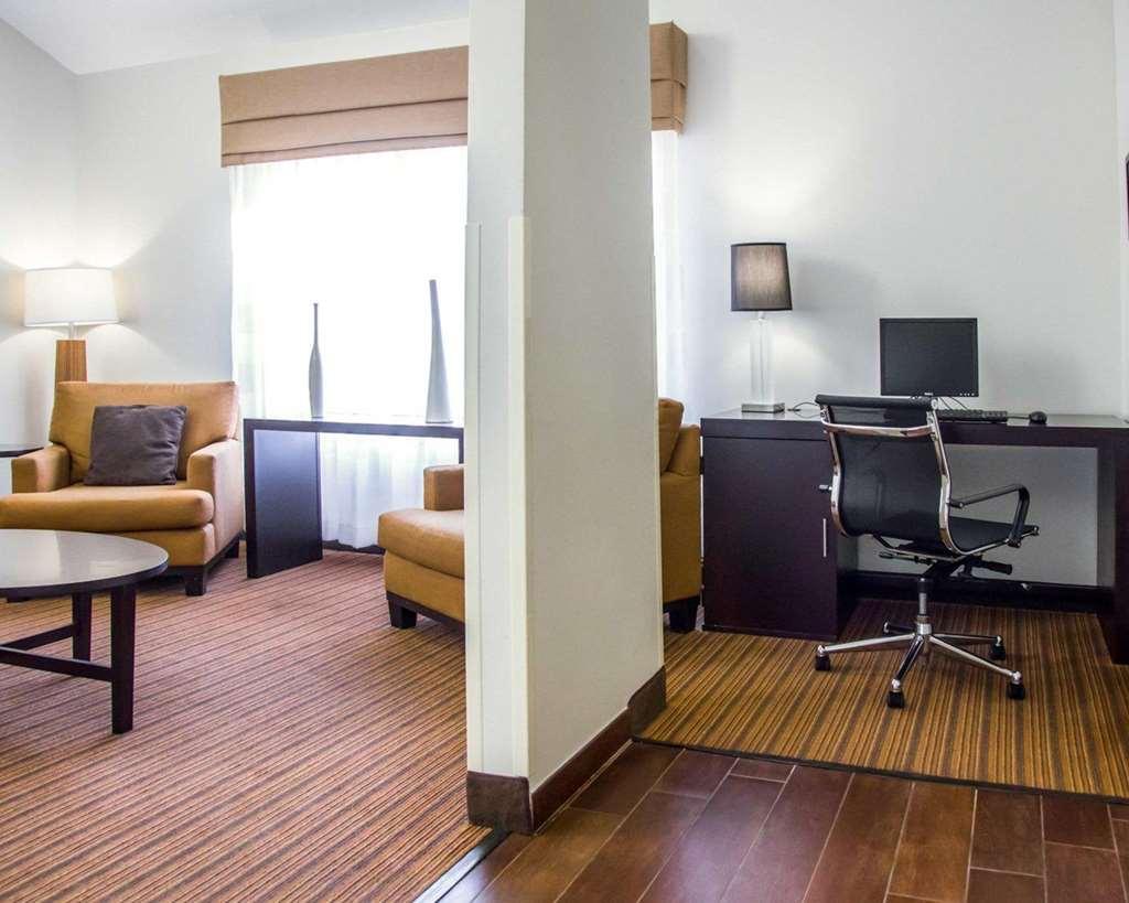 Sleep I-80 Near Amphitheatre-convention Center Inn 2*
